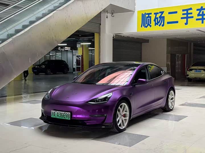 Фото 1 - Tesla Model 3