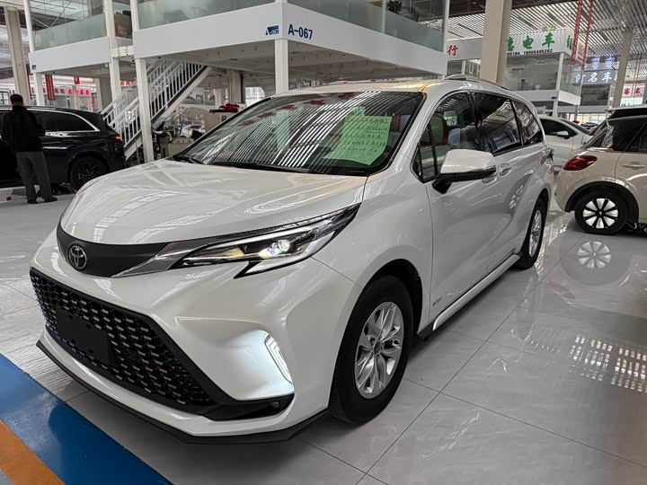 Фото 2 - Toyota Granvia