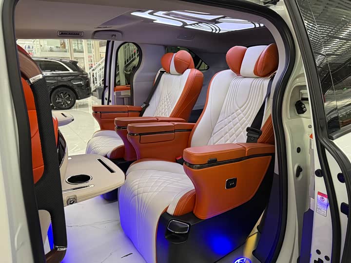 Фото 6 - Toyota Granvia