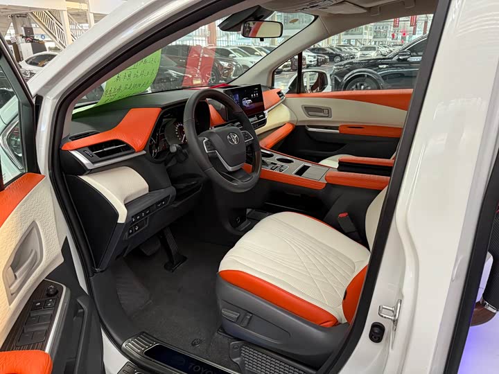 Фото 8 - Toyota Granvia