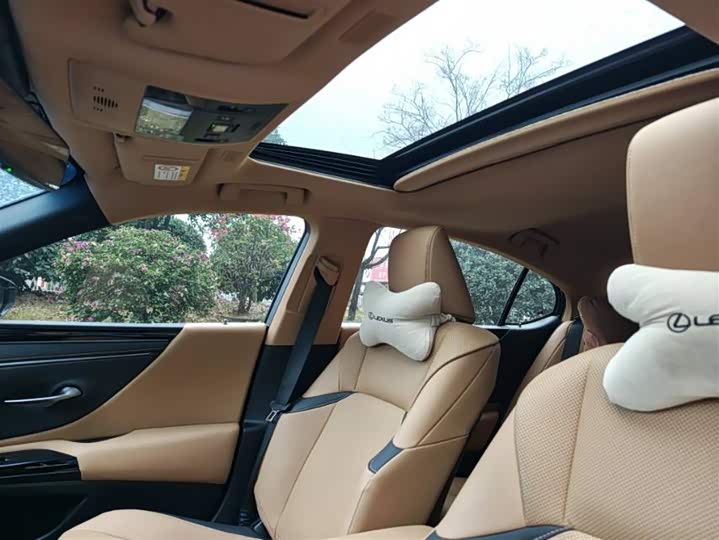 Фото 3 - Lexus ES