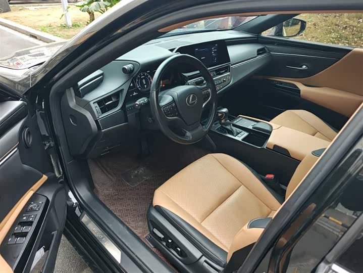 Фото 5 - Lexus ES