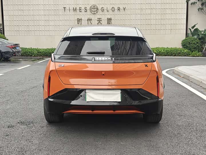 Фото 3 - Zeekr X