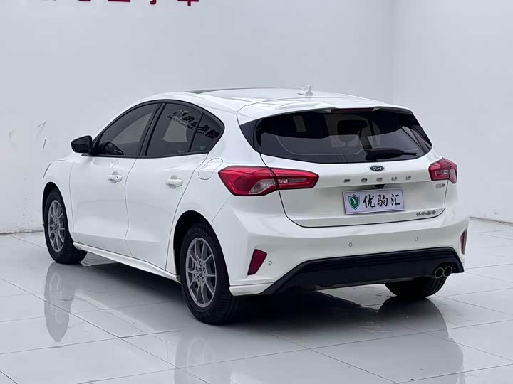 Фото 4 - Ford Focus