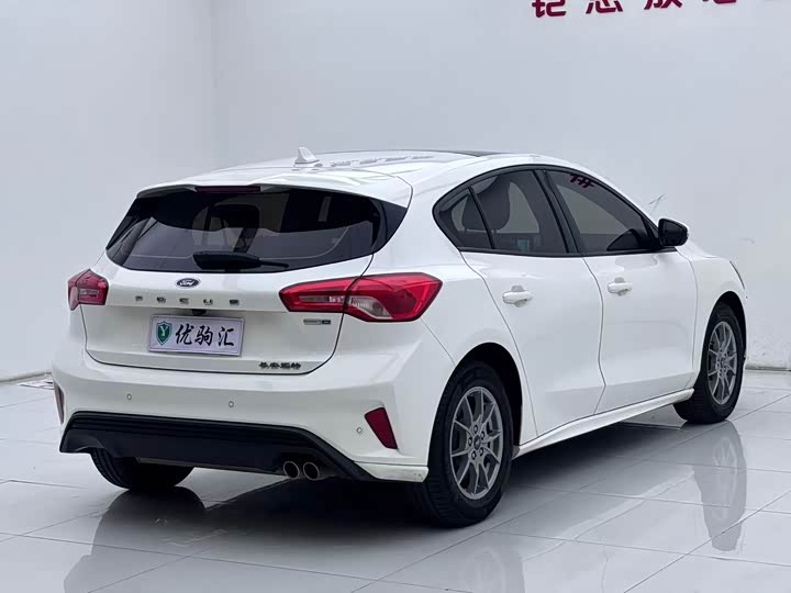 Фото 5 - Ford Focus