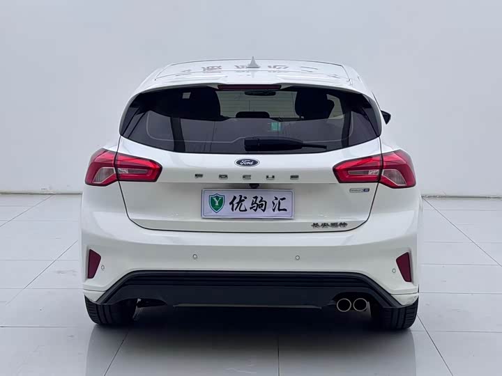 Фото 6 - Ford Focus