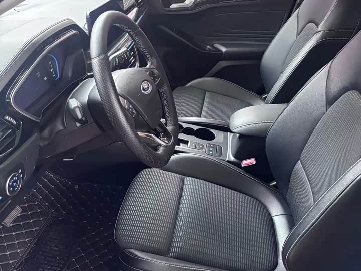 Фото 8 - Ford Focus