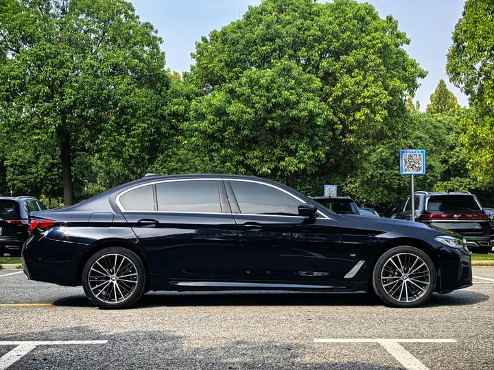 Photo 4 - BMW 5 Series