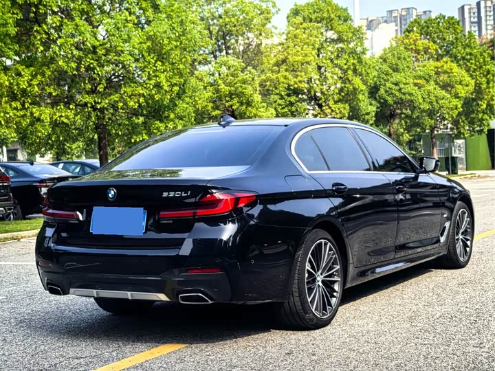 Photo 5 - BMW 5 Series