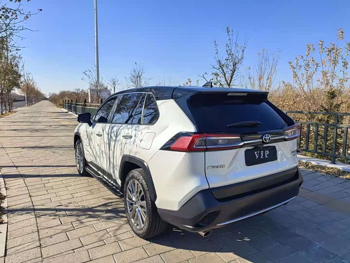 Фото 5 - Toyota Wildlander