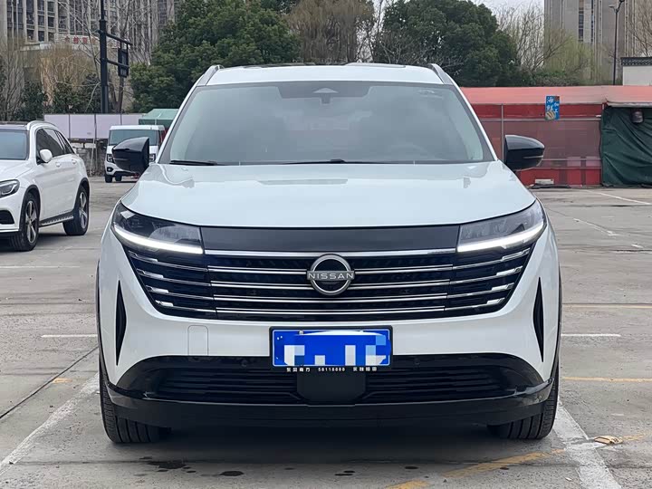 Photo 2 - Nissan Pathfinder