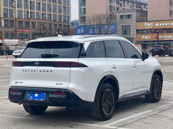 Photo 4 - Nissan Pathfinder