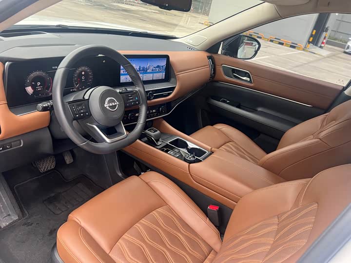 Photo 7 - Nissan Pathfinder