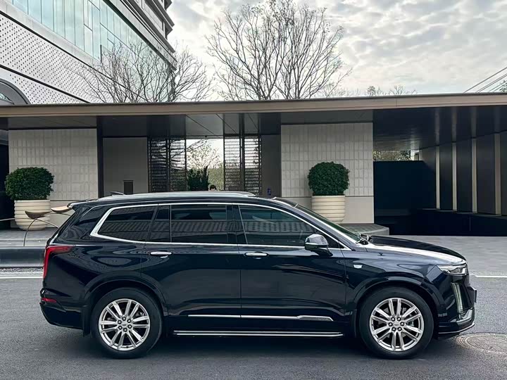 Фото 4 - Cadillac XT6