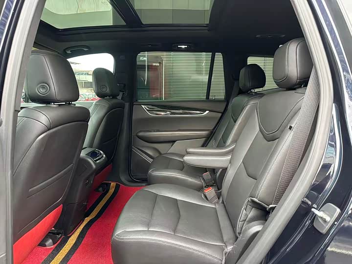 Фото 6 - Cadillac XT6