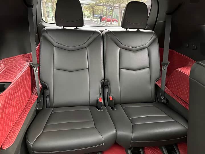 Фото 9 - Cadillac XT6