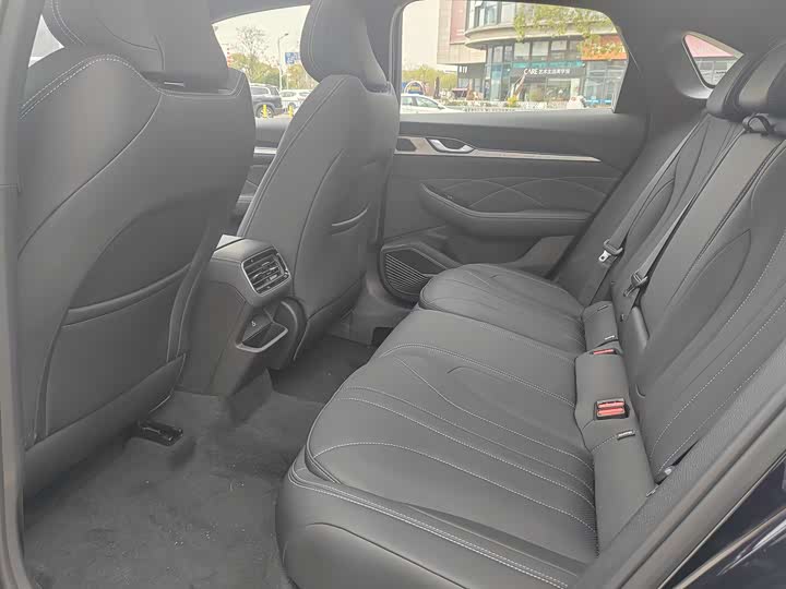 Фото 8 - Geely Preface