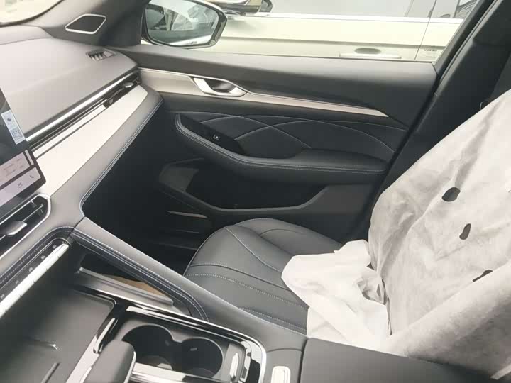 Фото 4 - Geely Preface