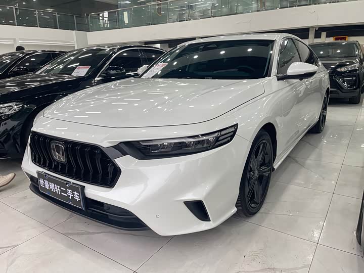 Фото 1 - Honda Inspire