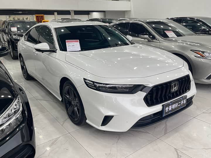 Фото 3 - Honda Inspire