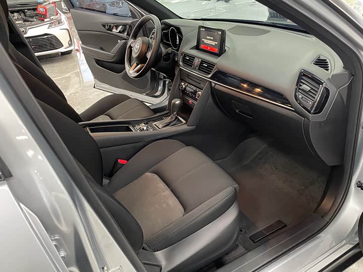 Фото 7 - Mazda CX-4