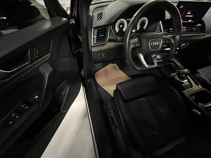 Фото 8 - Audi Q5L Sportback