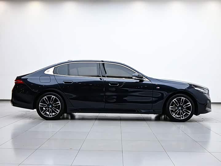 Фото 6 - BMW 5 Series
