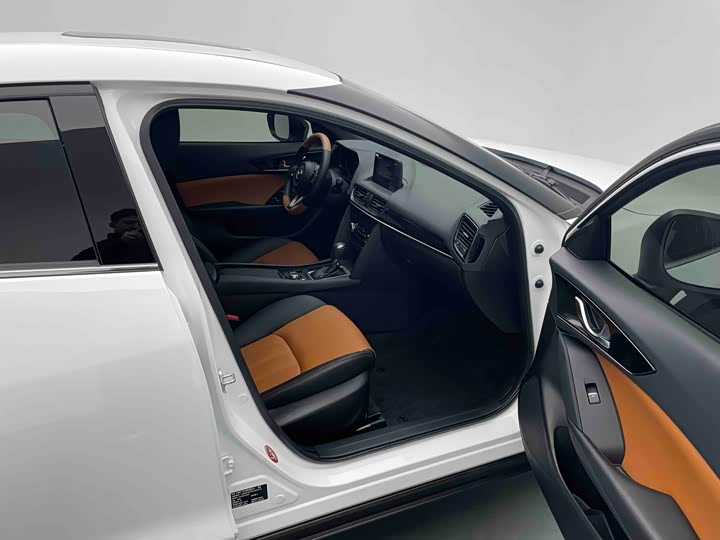 Photo 7 - Mazda CX-4