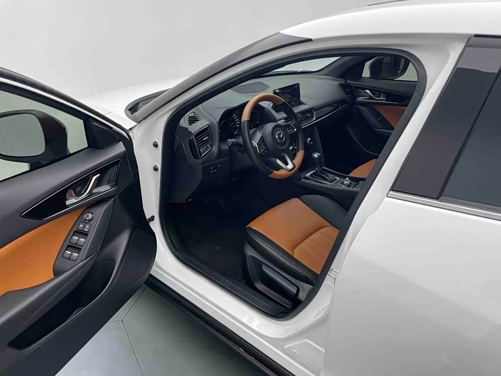 Photo 9 - Mazda CX-4