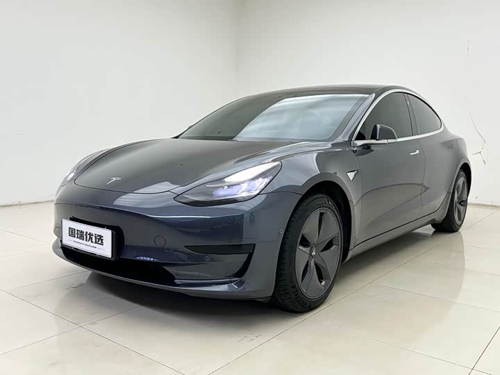 Фото 1 - Tesla Model 3