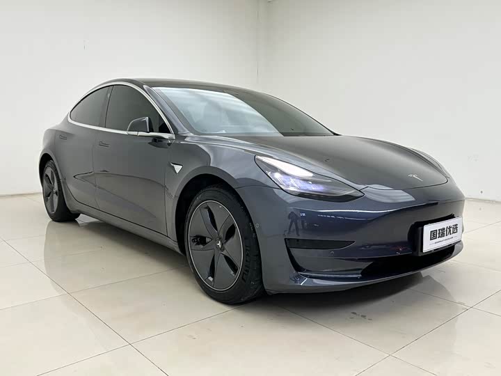 Фото 3 - Tesla Model 3