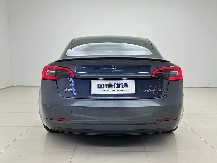 Фото 4 - Tesla Model 3