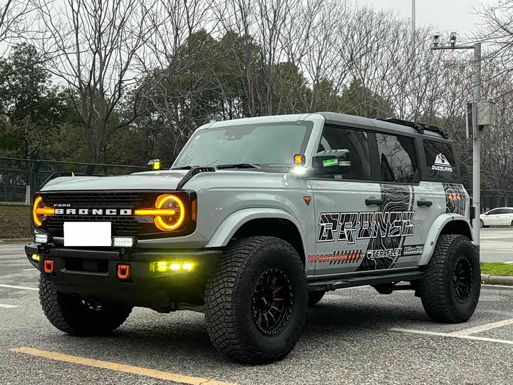 Photo 1 - Ford Bronco
