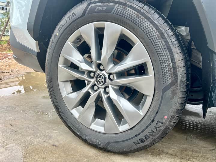 Фото 5 - Toyota Wildlander