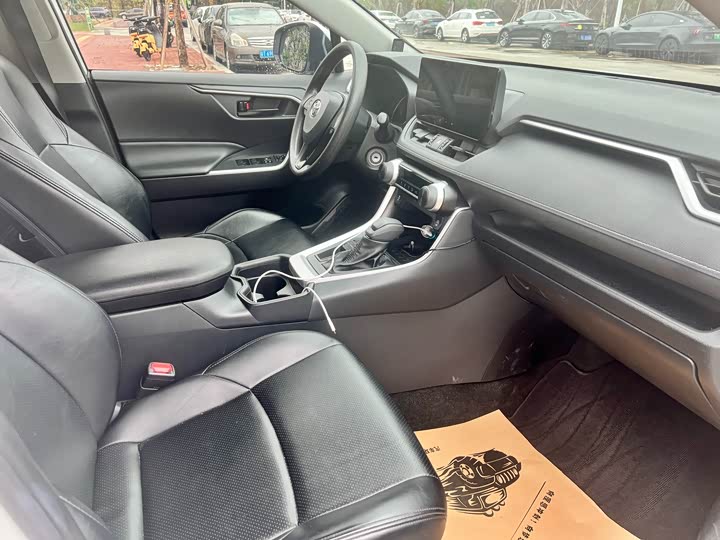 Фото 7 - Toyota Wildlander