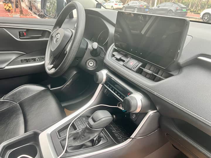 Фото 9 - Toyota Wildlander