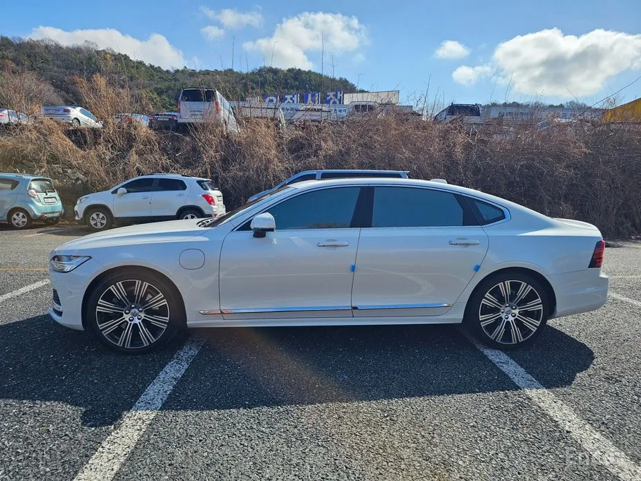 Фото 4 - Volvo S90
