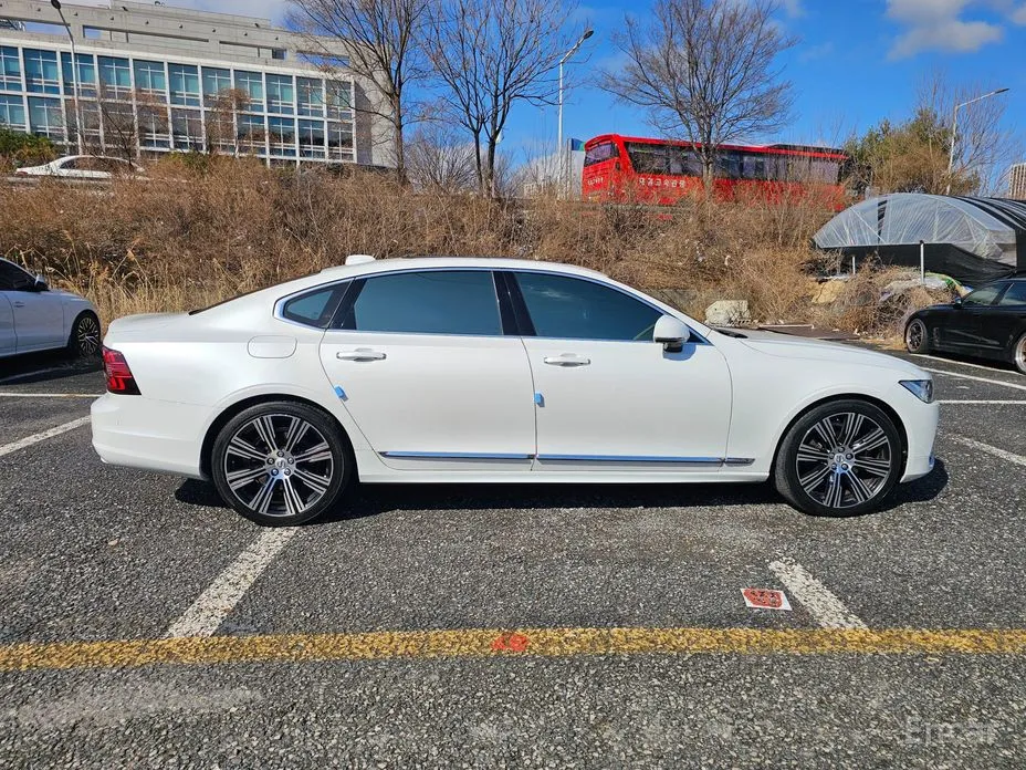 Фото 8 - Volvo S90