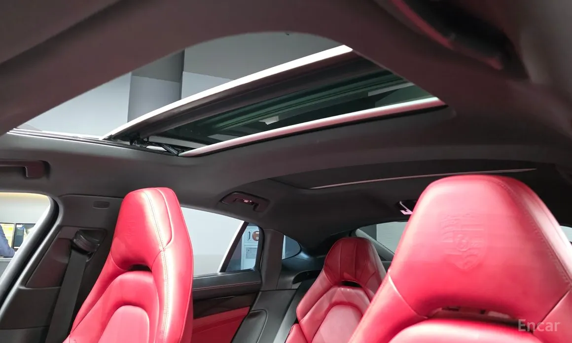 Фото 17 - Porsche Panamera