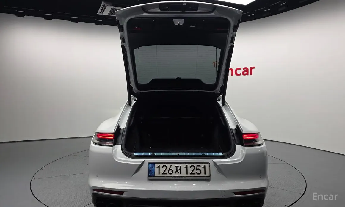 Фото 19 - Porsche Panamera