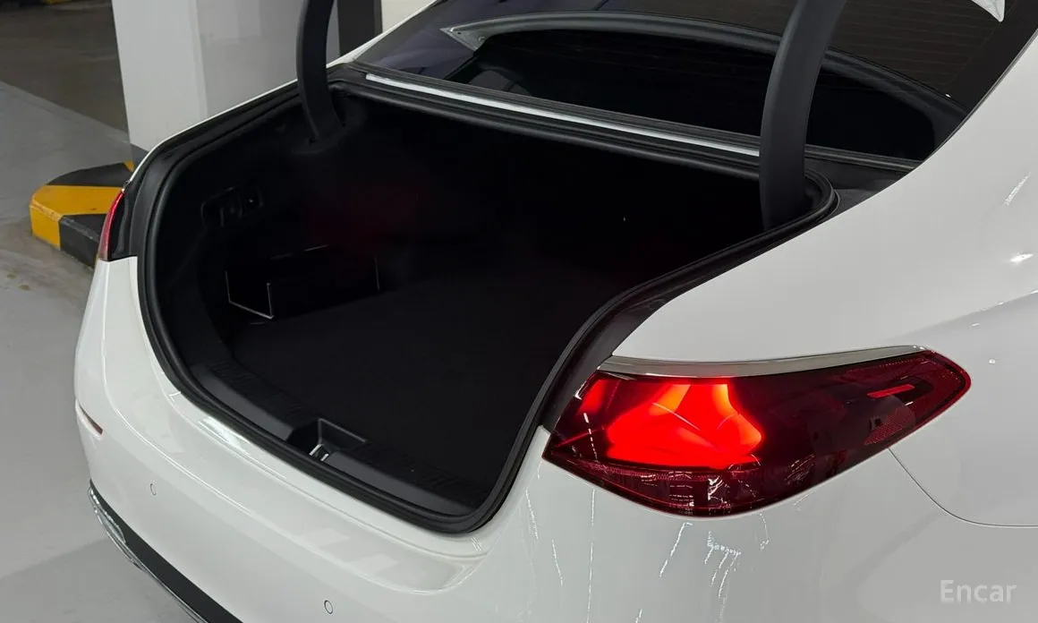 Фото 10 - Mercedes-Benz E-Class