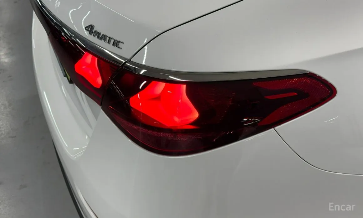 Фото 13 - Mercedes-Benz E-Class