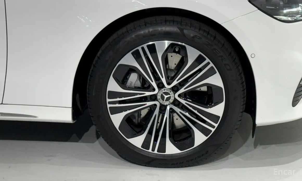 Фото 5 - Mercedes-Benz E-Class