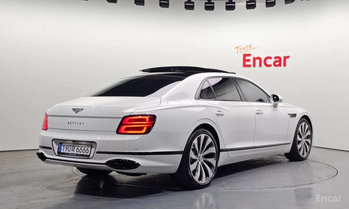 Фото 2 - Bentley Flying Spur