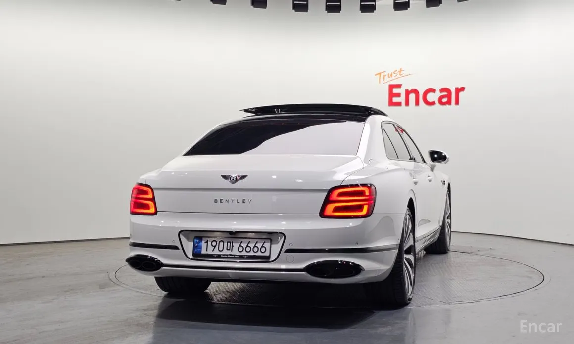 Фото 4 - Bentley Flying Spur