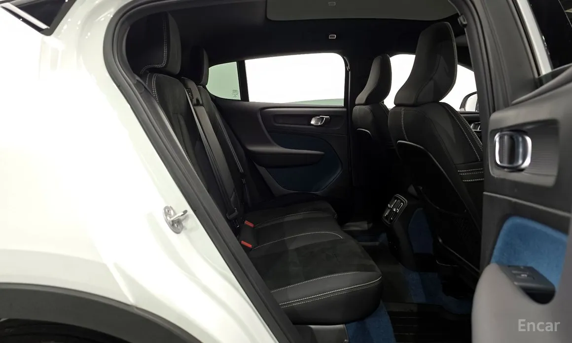 Фото 12 - Volvo C40