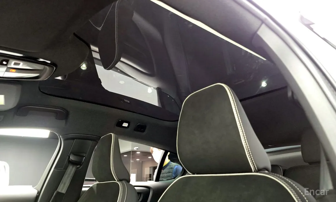 Фото 18 - Volvo C40