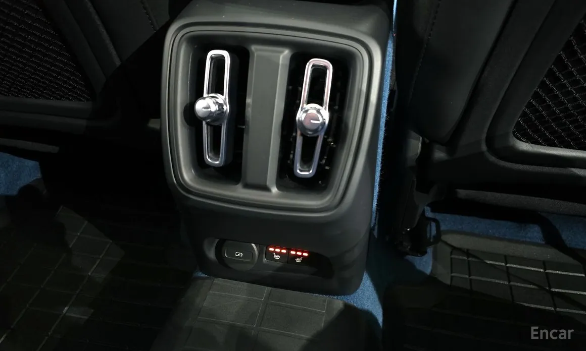 Фото 19 - Volvo C40