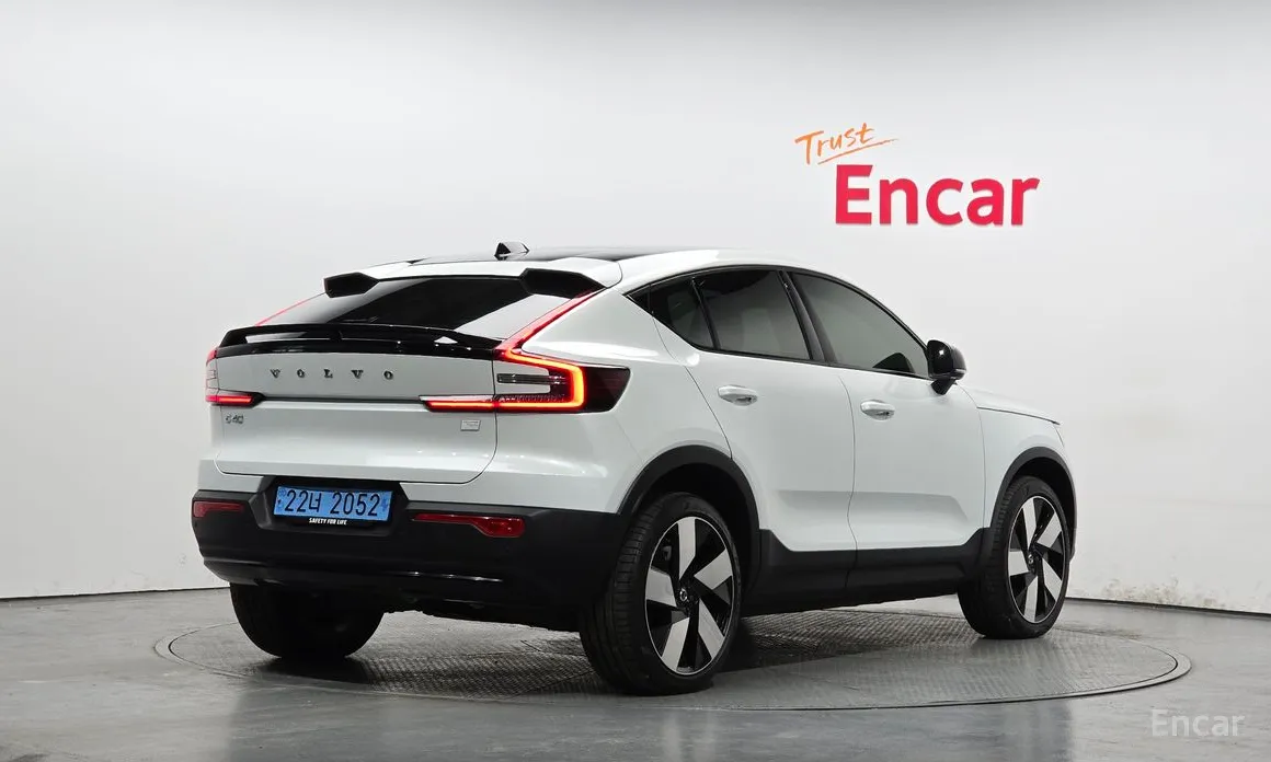 Фото 2 - Volvo C40