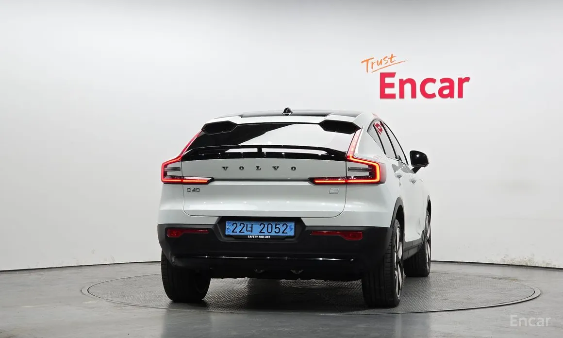 Фото 4 - Volvo C40